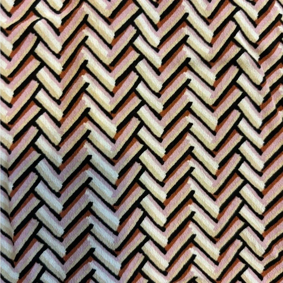 LOFT Geometric Chevron Elastic Waistband Drawstring Cuffed Shorts Size Small - Picture 3 of 5